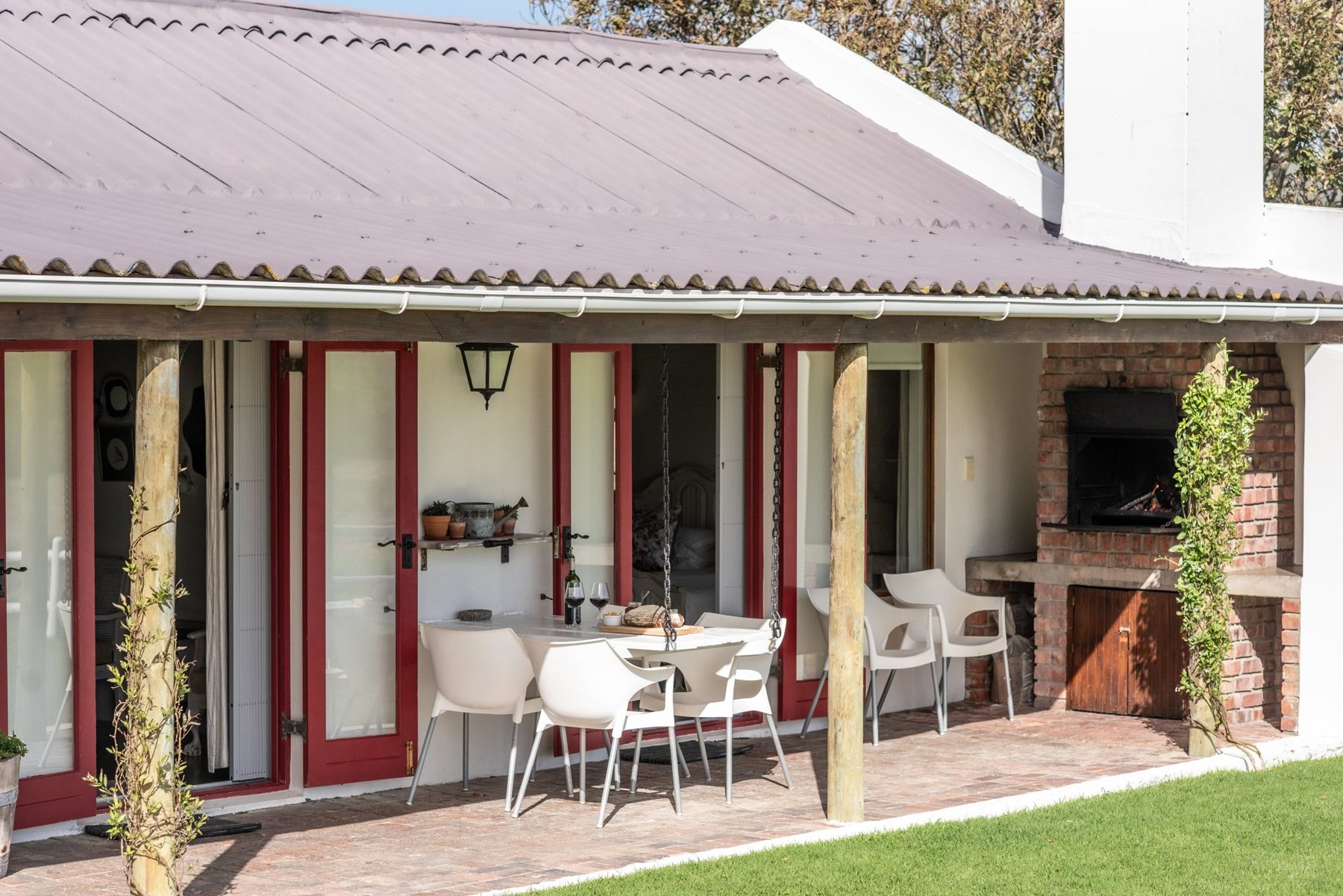 Outdoor seating at Landmeterskop Farm Cottages near Stanford
