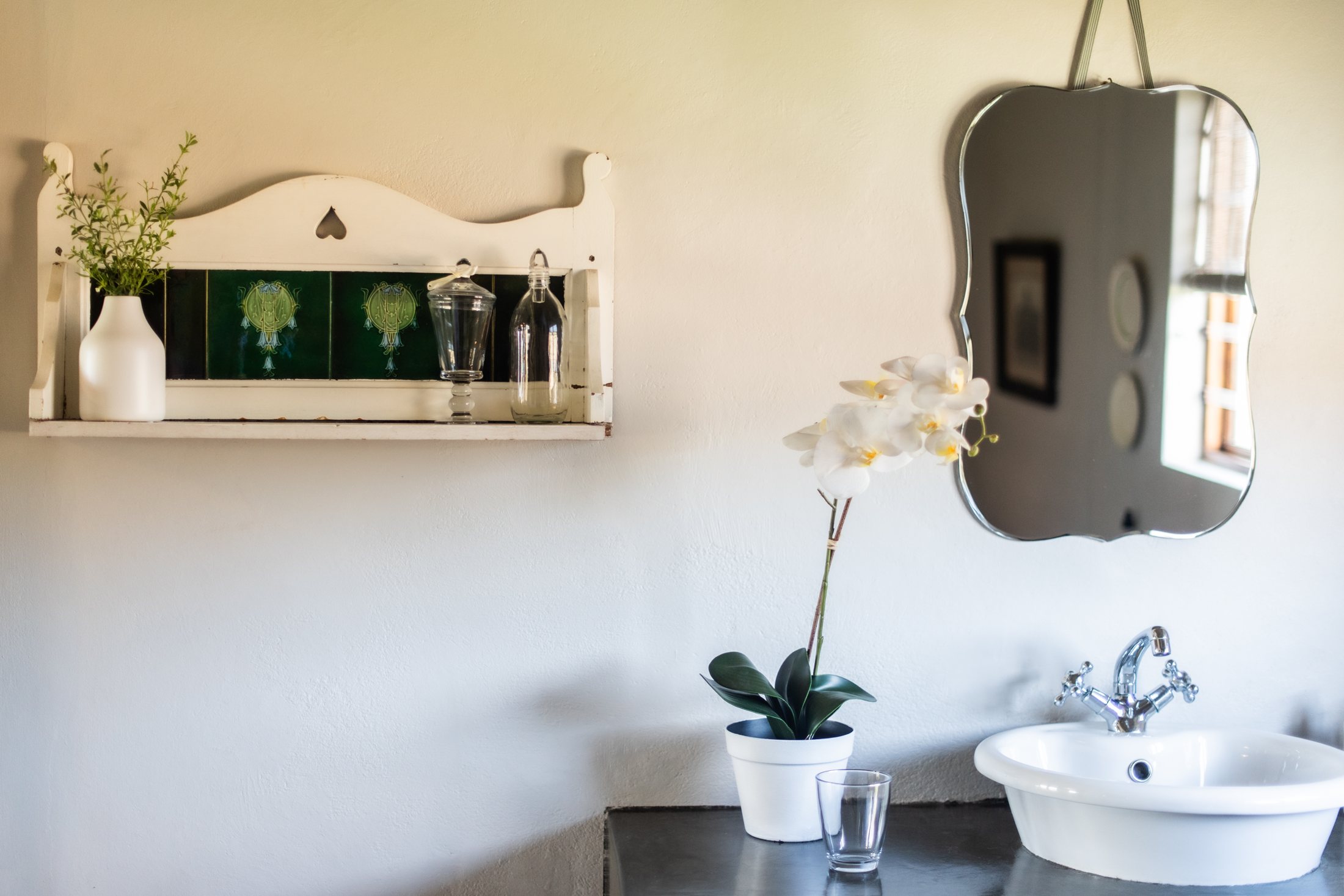 Dormer — bathroom twin basins at Landmeterskop Farm Cottages